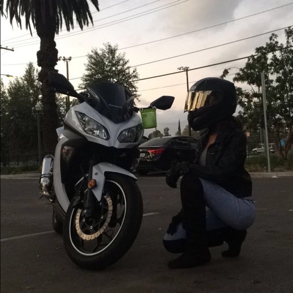 Meet your Posher, Char!💕 - Picture 2 of 2